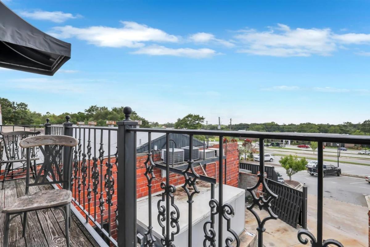 Eagle'S Nest - Spacious Loft Downtown - Near Gsu Стейтсборо Экстерьер фото